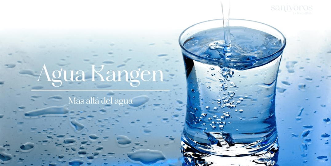 Vaso de agua pura con efecto de caída de agua, imagen representativa del agua Kangen